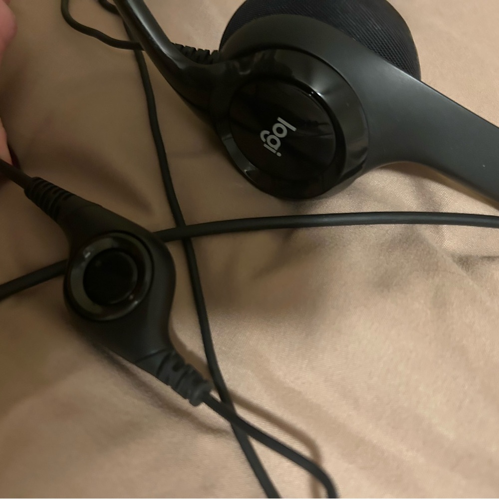 Logitech Headset - Picture 2 of 3